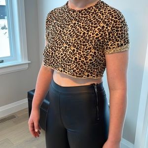 Cropped cheetah print tee